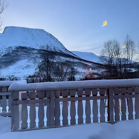 For 4 In Nature With Mountain View, 3 Km From Oldervik